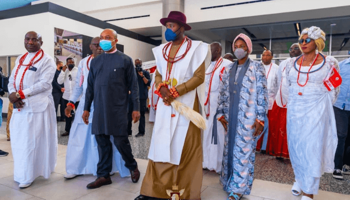 Olu of warri and delegates.