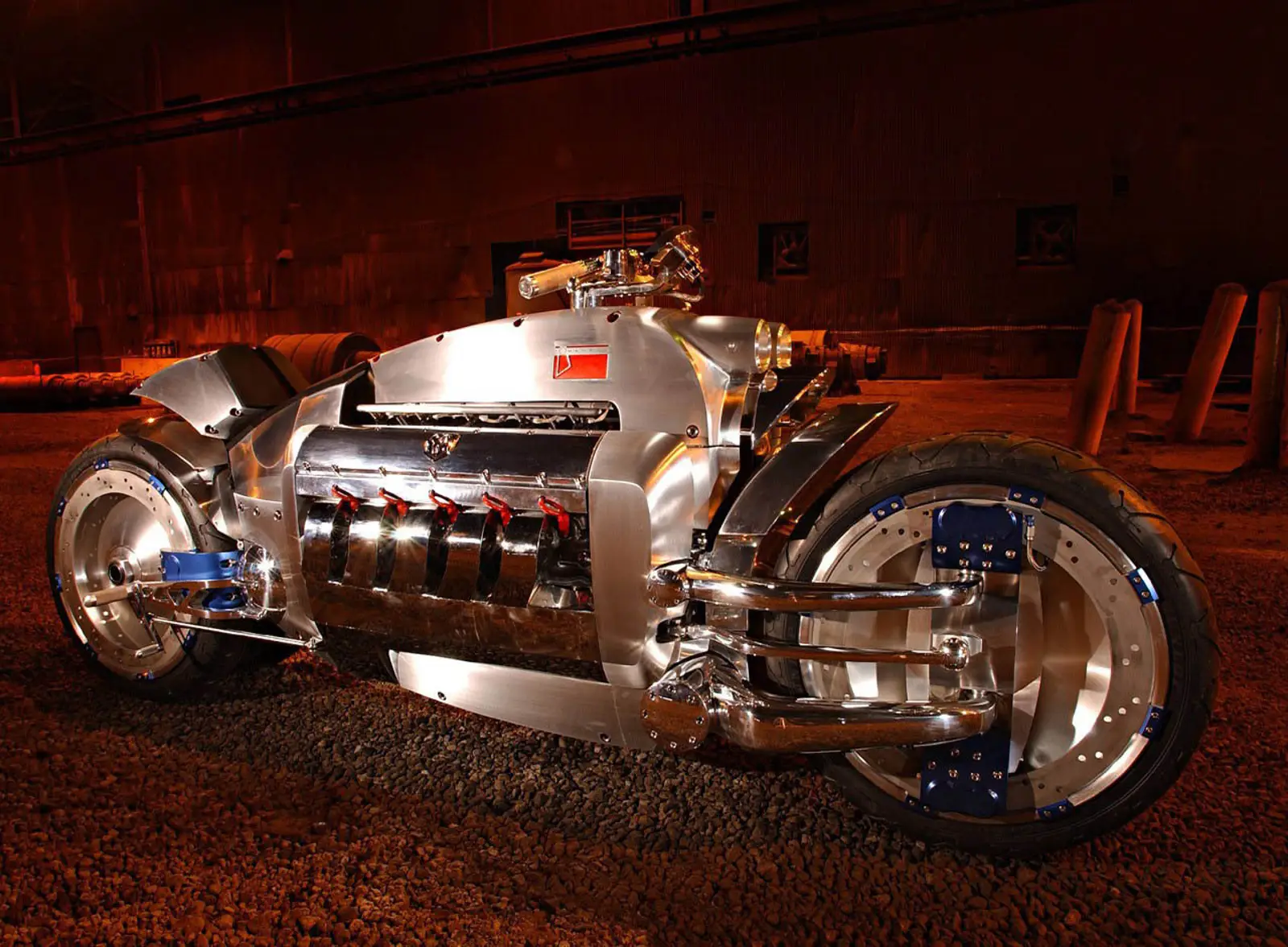 DODGE TOMAHAWK