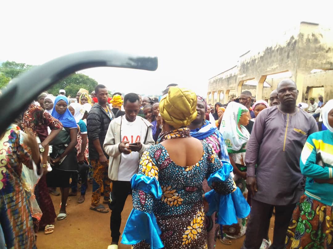 Voters waiting for accreditation before 7am at Popo unit 2, Ward 1, Boripe local government area of Osun State.