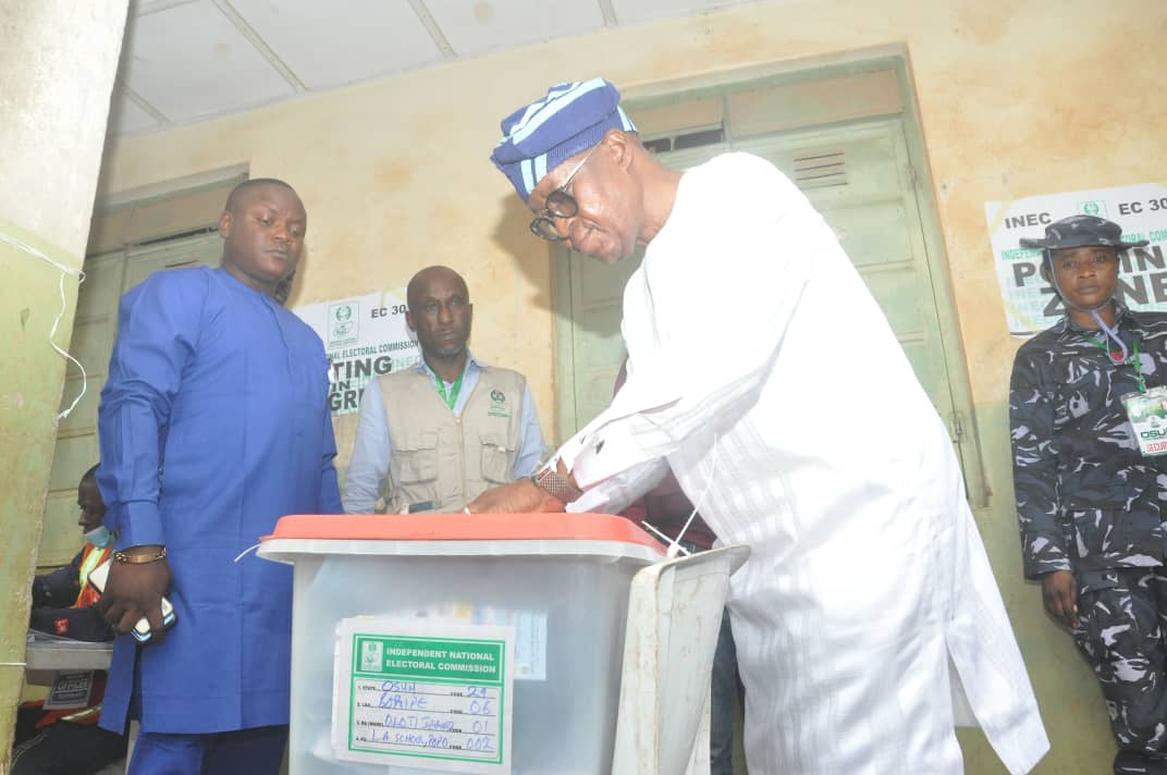 Isiaka Gboyega Oyetola, governor  Osun state voting at his ward L A Primary School Oloiyi Popo, ward 1 polling unit 002, Boripe Local Government Area casting his vote. 16 July 2021. picture by TUNDE ADENIYI.