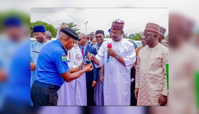 Nasarawa State Governor handing over key to the police chief in the state