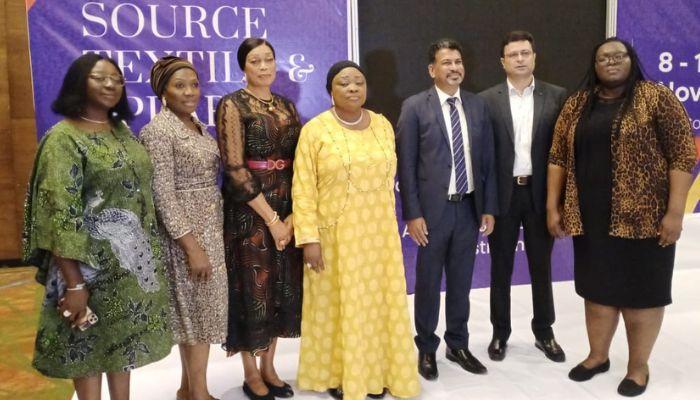 Chandramouli Kern and other dignitaries