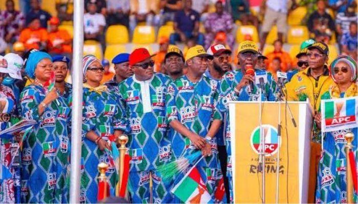 Gov Sanwo-Olu addressing APC supporters at Onikan stadium