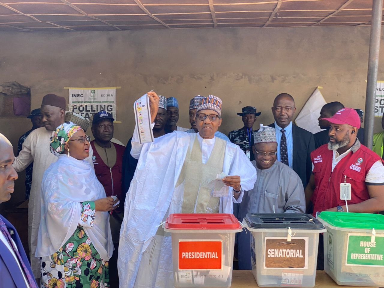 Buhari displaying ballot after voting