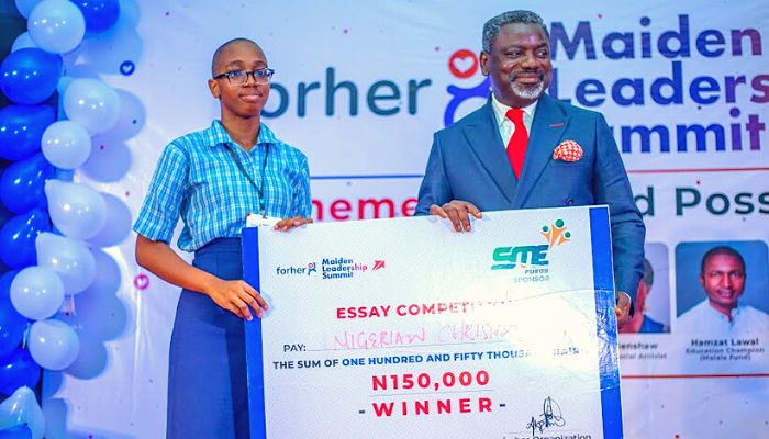 Presentation of N150,000 prize to the winner of the essay competition