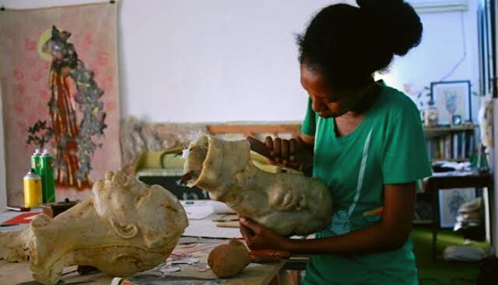 Taiye Idahor in her studio