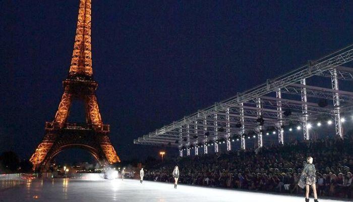 Saint Laurent Eiffel Tower show at Paris Fashion Week (harpersbazaar)