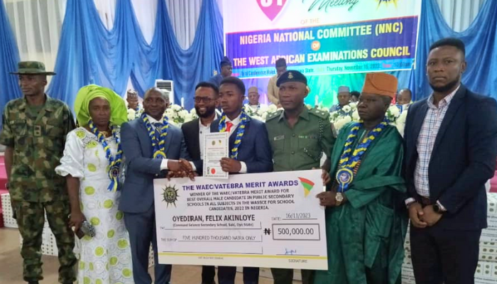 WAEC, Vatebra honour top public school students