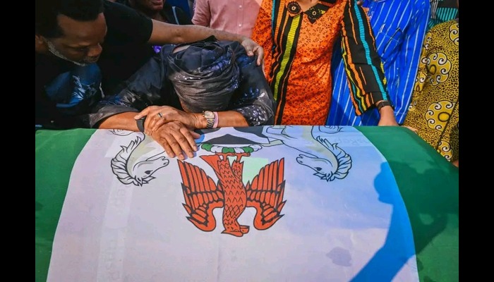 Akeredolu's widow cries on the coffin