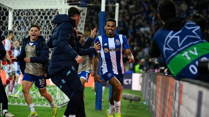 Porto dent Arsenal's Champions League hopes
