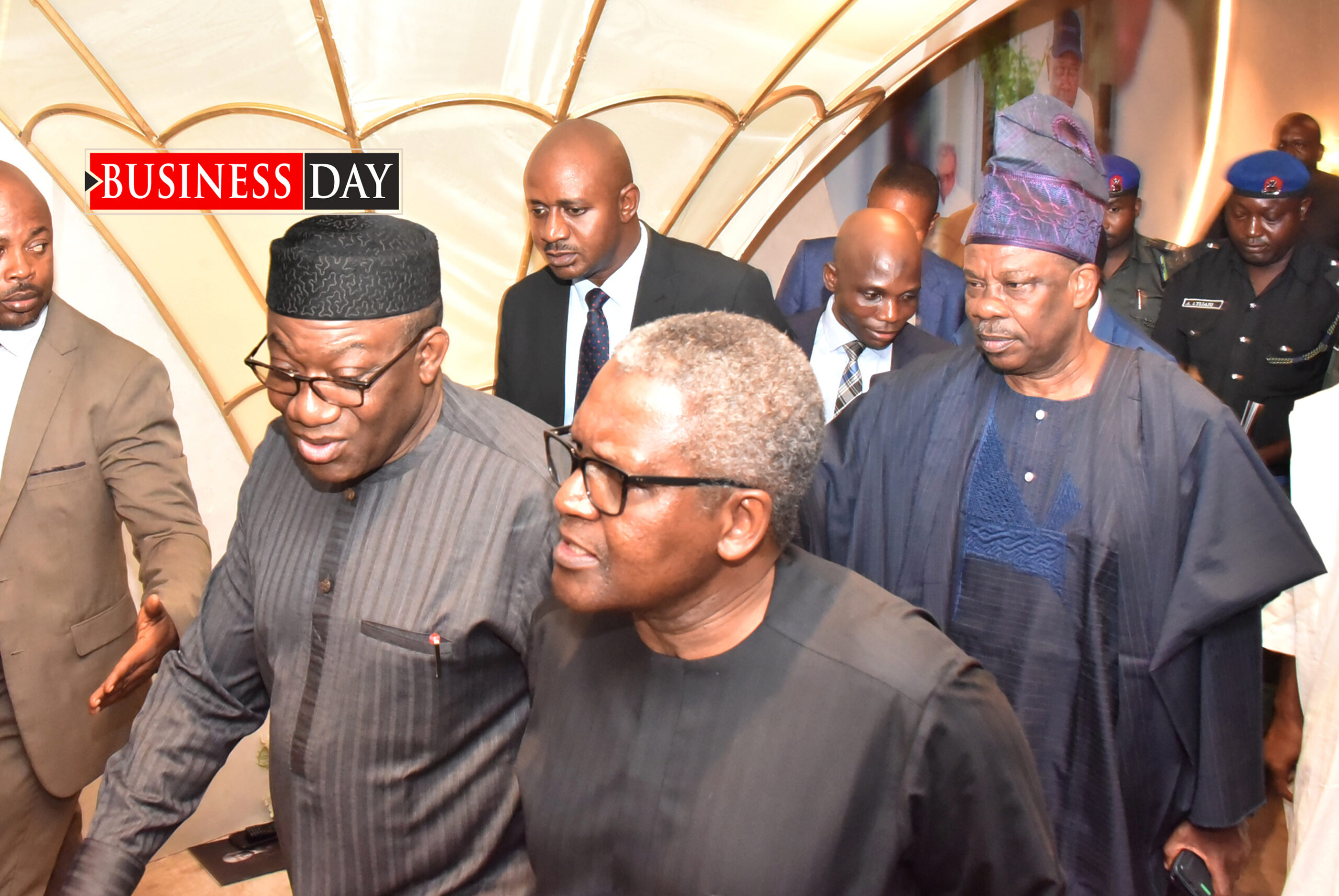 Kayode Fayemi (l), former governor, Ekiti State; Aliko Dangote (r), President, Dangote Group; and Ibikun Amosun, former governor, Ogun State (behind).
