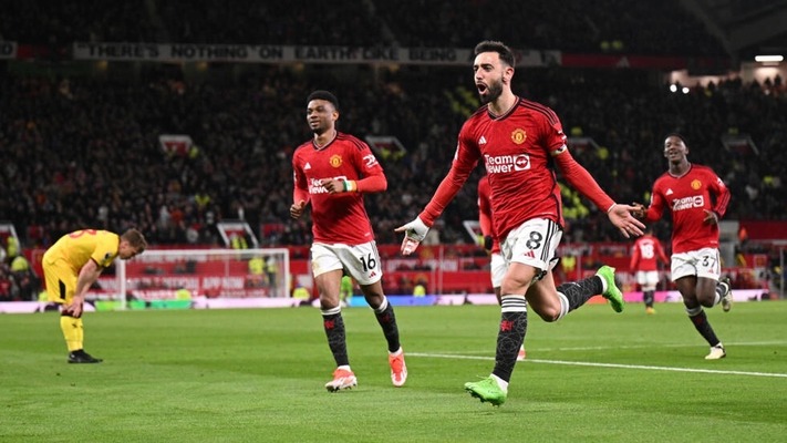 Fernandes goal rescues Man United from Sheffield scare