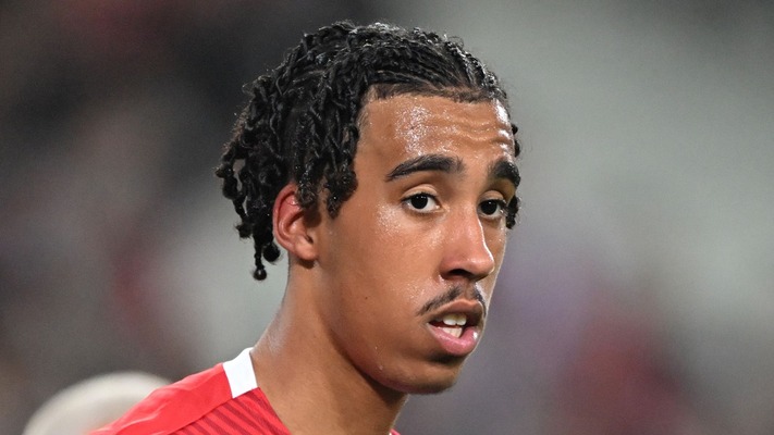 Lille defender Yoro flies to UK for Manchester United medical