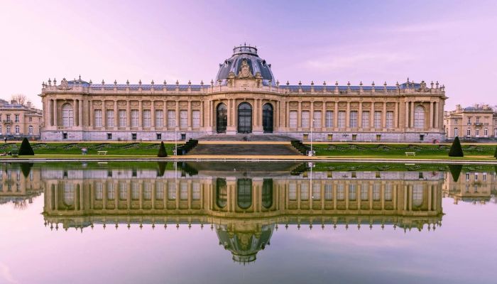 Buckingham Palace, London, United Kingdom — $4.9 bn