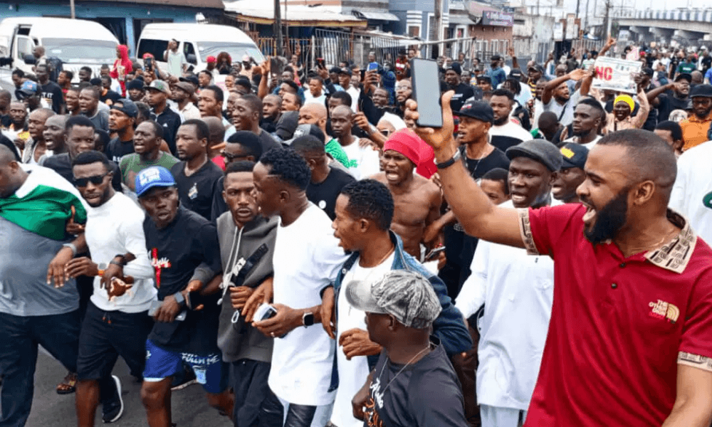 Police restore order on 3rd Mainland bridge after protest by Lagos residents