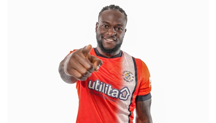 Victor Moses joins Championship side Luton Town