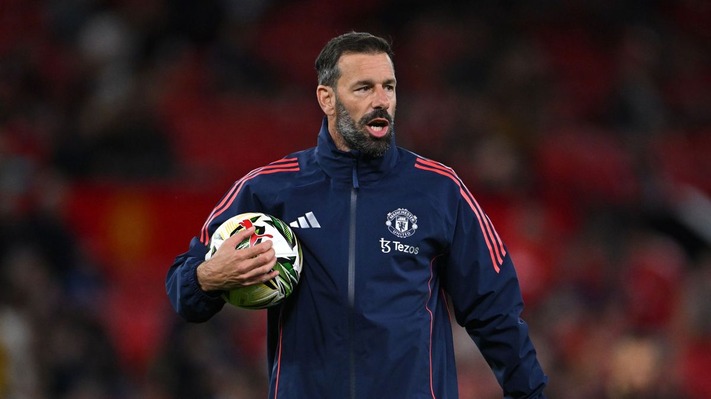 Van Nistelrooy Eager to turn Man United's season around