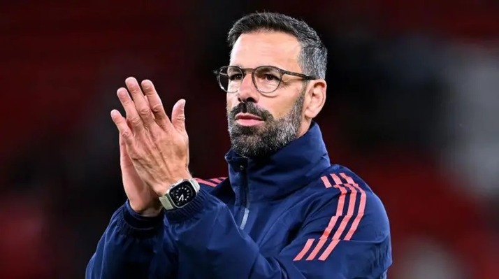 Nistelrooy to lead Man United ahead of Chelsea clash