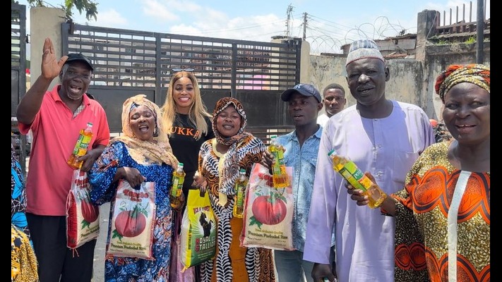 Outreach distributes food to alleviate hunger in Lagos