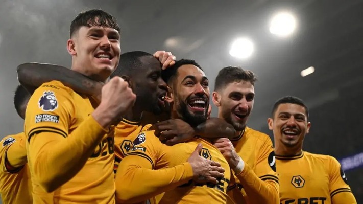 Fernandes sees Red as Man United suffer Boxing Day blow to Wolves