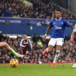 Moyes' Everton return marred by defeat to Aston Villa
