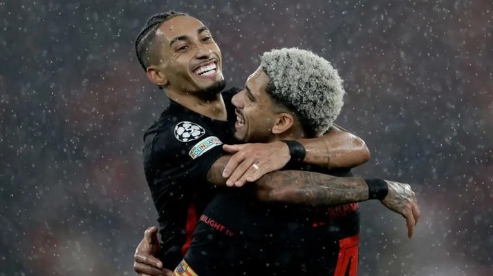 Champions League: Barcelona survive Benfica scare to reach last-16