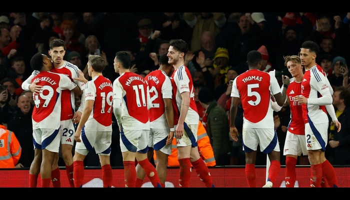 Arsenal crush Man City 5-1 to keep Premier League title hopes alive