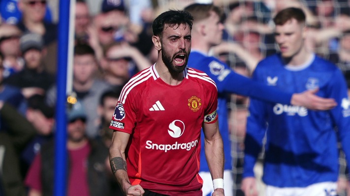 Man United survive Everton scare in 2-2 draw at Goodison Park