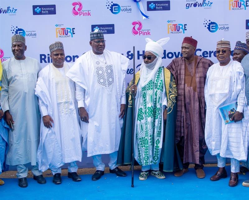 Centre Left: Hassan Imam, managing director & CEO Keystone Bank Limited; Ahmad Nuhu Bamalli, Emir of Zazzau,; Abubakar Usman Bello, executive director, north region, Keystone Bank Limited, and other dignitaries at the handover ceremony of a school in Zaria, Kaduna State, recently