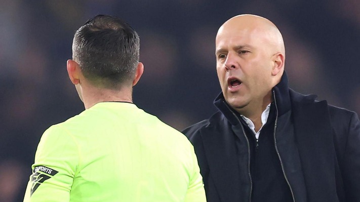 Arne Slot confronts referee Michael Oliver over Liverpool's title chase