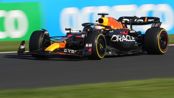 Max Verstappen grabs Japanese GP pole with record lap