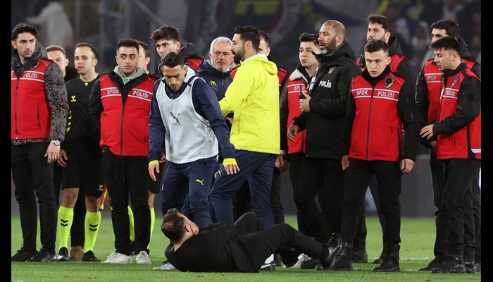 Galatasaray accuse Mourinho of 'physical attack' on manager Okan Buruk
