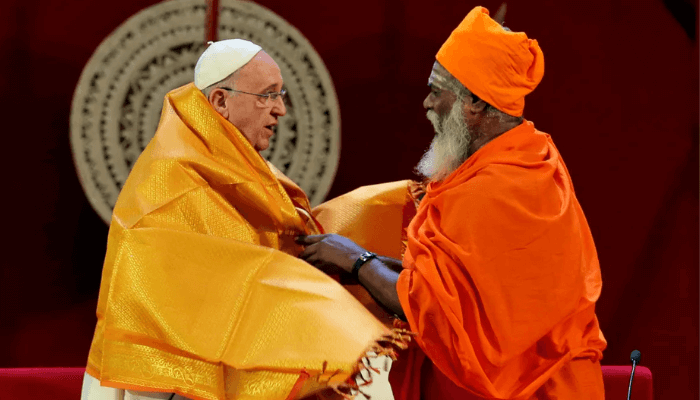 Sri Lankan Hindu priest Kurakkal Somasundaram, right, presents a shawl to Francis during an interreligious meeting in Colombo, Sri Lanka, on January 13, 2015. [Eranga Jayawardena/AP Photo]