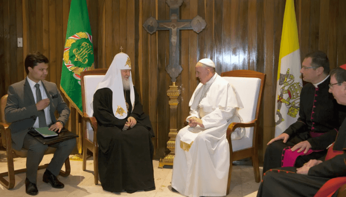 Francis and the head of the Russian Orthodox Church, Patriarch Kirill, centre left, meet at Jose Marti International Airport in Havana, Cuba, on February 12, 2016. [Ismael Francisco/Cubadebate via AP]