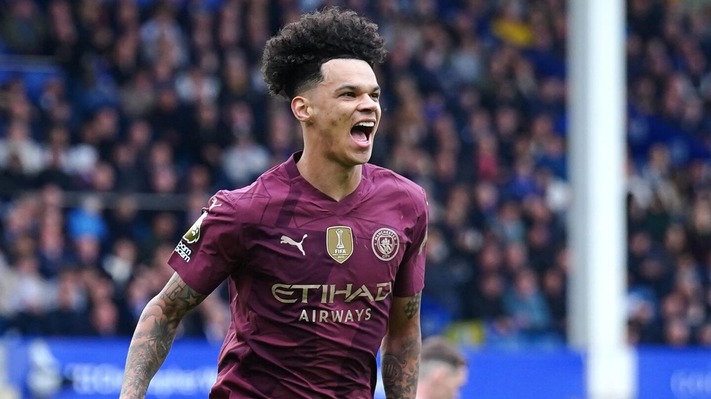 Man City beat Everton to boost Champions League hopes