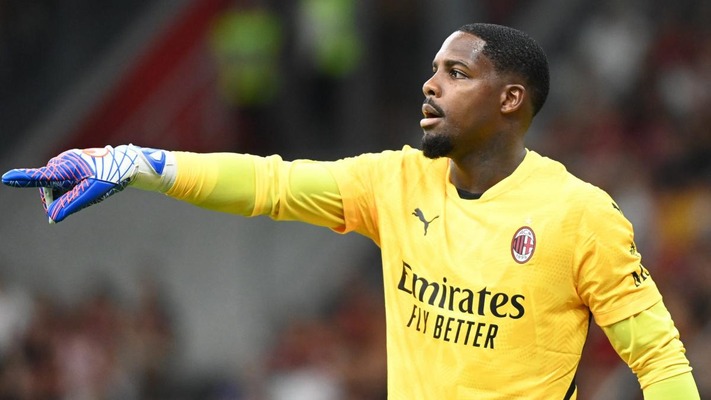 Chelsea in talks with AC Milan for France goalkeeper Mike Maignan