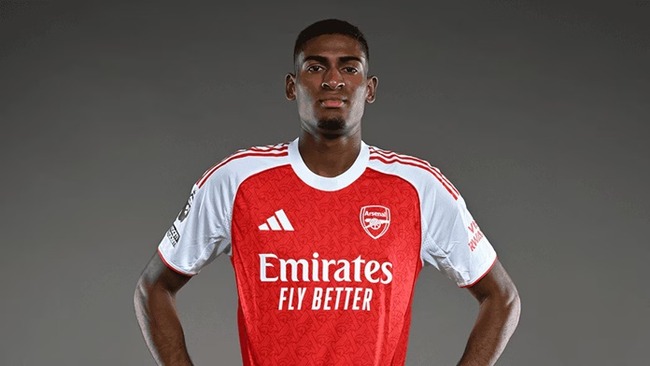 Arsenal near £140m summer spend with Cristhian Mosquera signing