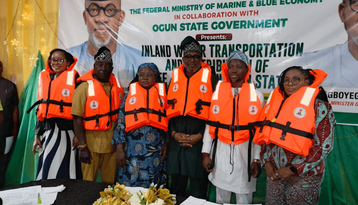 FG donates life-jackets to Ogun state