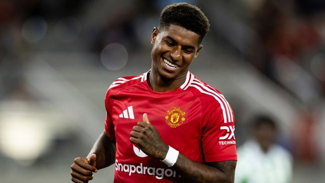 Barcelona sign Marcus Rashford on loan with €30m buy option