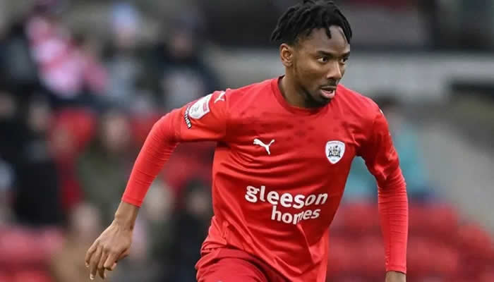 Barnsley sack Kelechi Nwakali after late return to camp