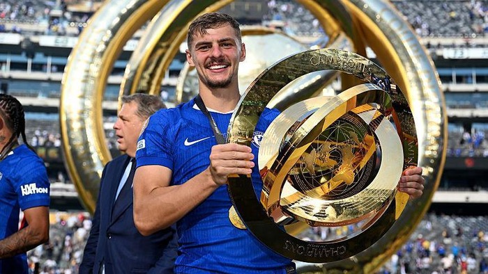 Everton agree £28m deal for Chelsea midfielder Dewsbury-Hall