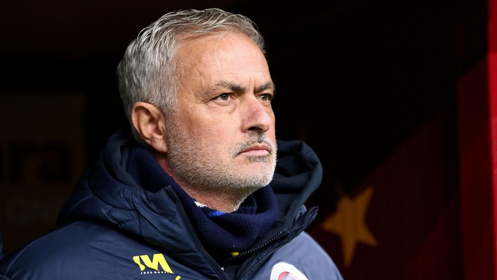 Mourinho parts ways with Fenerbahce, tipped for Man United return