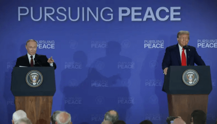 President Donald Trump and Russian President Vladimir Putin hold a press conference. Jeenah Moon/Reuters