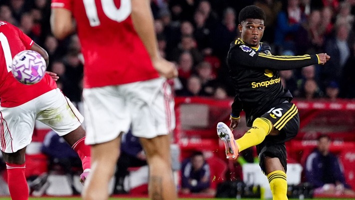 Diallo stunner rescues Man United in 2-2 draw at City Ground