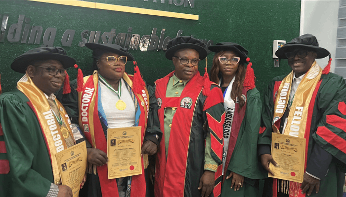 Institute honours Foundation board members