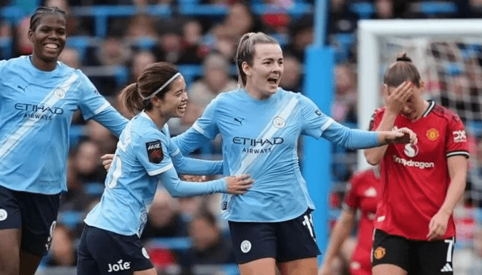 Lauren Hemp scores in Man city win