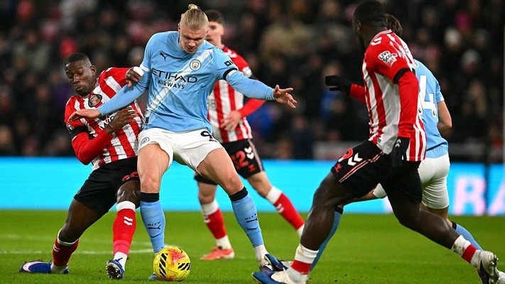 Man City's Premier League title bid hit by goalless draw at Sunderland